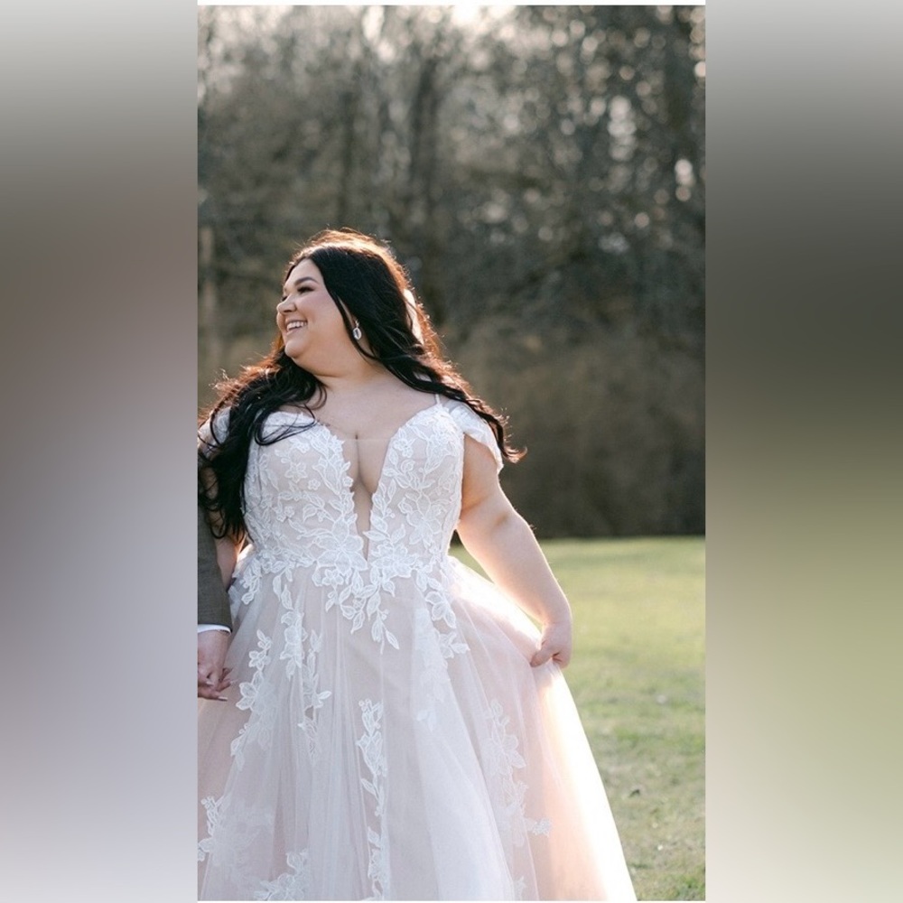 Elegant White Lace Wedding Dress